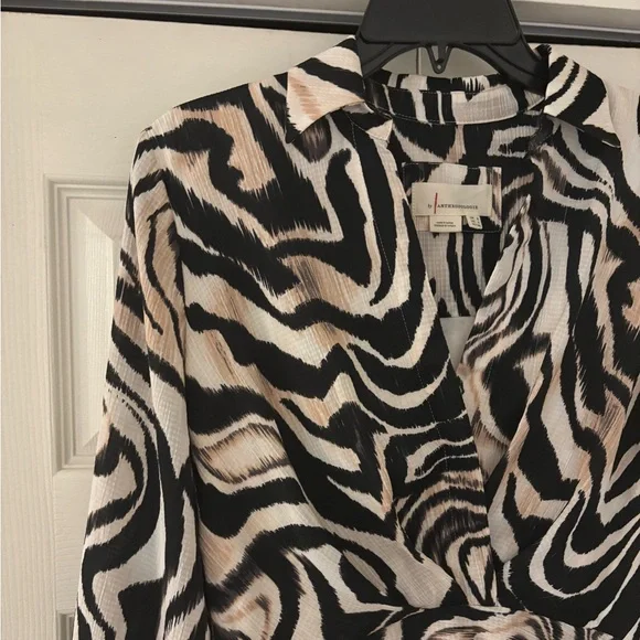 ANTHROPOLOGIE Black and White Zebra Wrap Mini Dress Size 4 - Picture 6 of 15